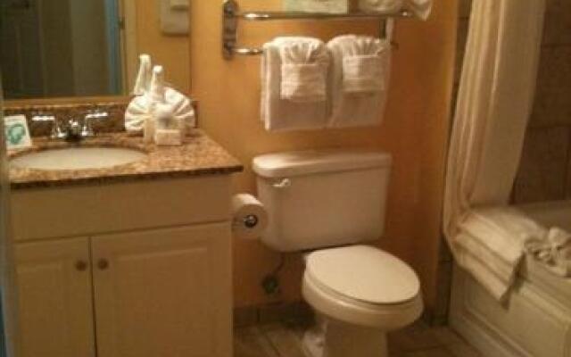 Oceanfront Deluxe Queen Suite # 708