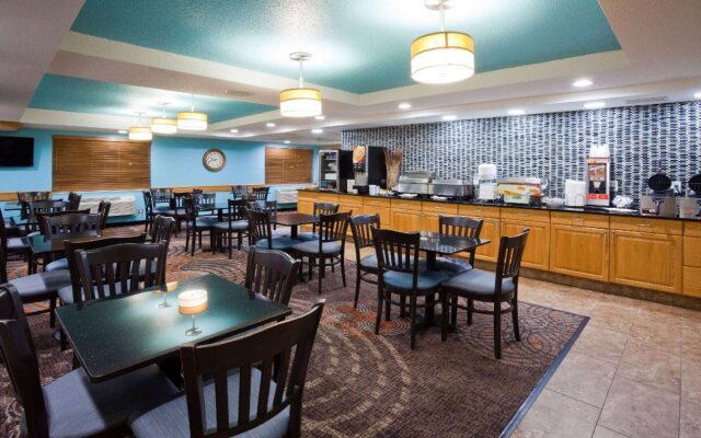 AmericInn by Wyndham Shakopee Near Canterbury Park