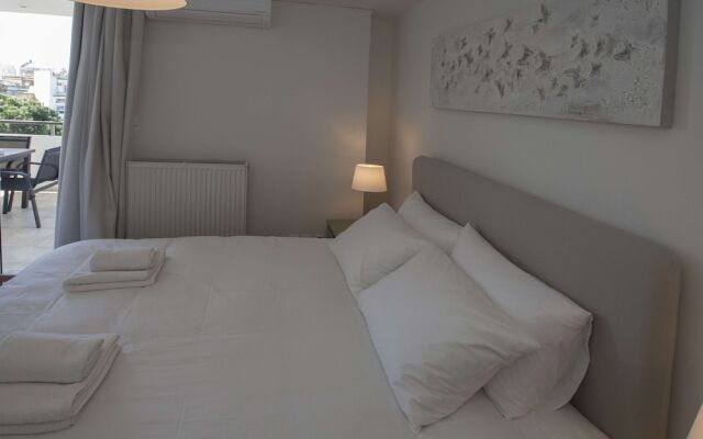 Elegant residence with Panoramic view to Acropolis by GHH