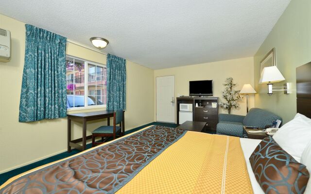 University Inn & Suites
