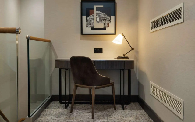 DoubleTree by Hilton London Victoria