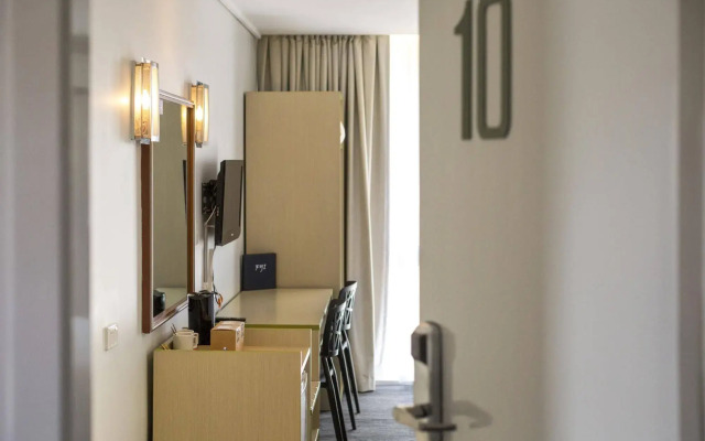 Nightcap at Coolaroo Hotel