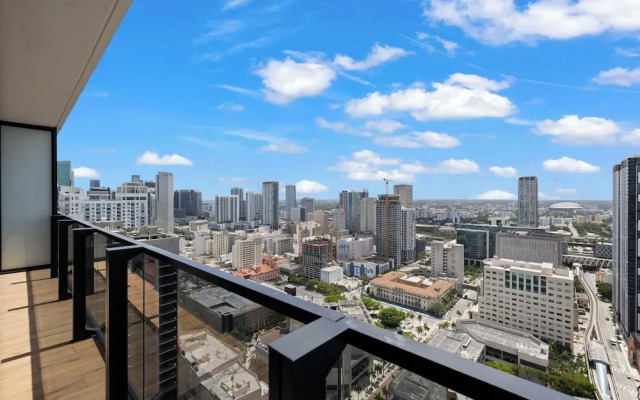 Amazing City View Condo at Miami