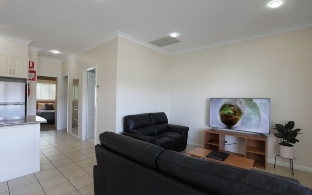Cadman Motor Inn & Apartments – Guest Rooms – Tamworth
