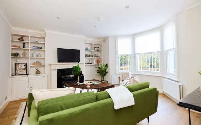 The London Classic - Captivating 2bdr Flat With Garden