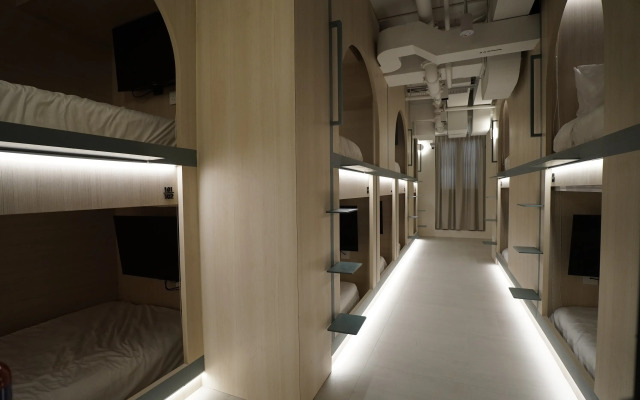 Jyu Capsule Hotel