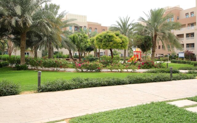 Signature Holiday Home-Masakin Al Furjan