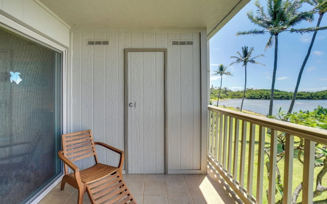 Kaunakakai Condo w/ Private Lanai & Ocean Views!