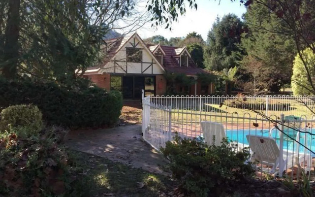 Tudor House - Large Family Home