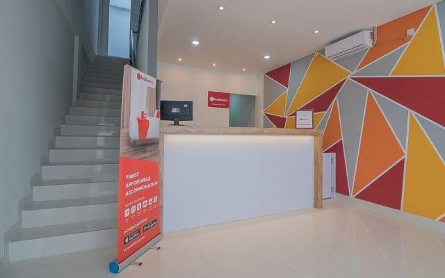 RedDoorz Apartment @ Sentul Tower