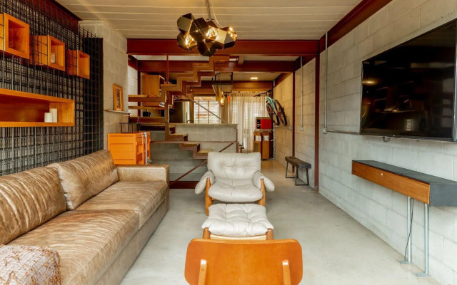 Triplex com Design Industrial em Itaipava | AIR A2