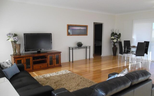 Auburn Vineyard Retreat