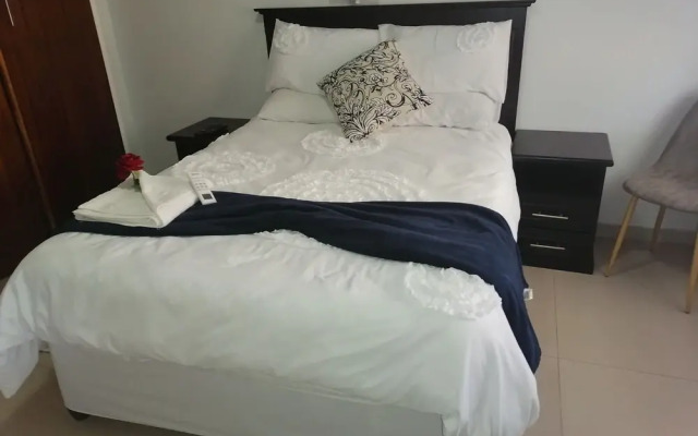 Rose and Thorn Guesthouse - Adults Only