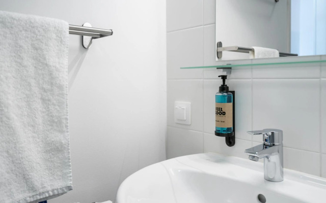 FeelGood Apartments LakeLiving I contactless check-in