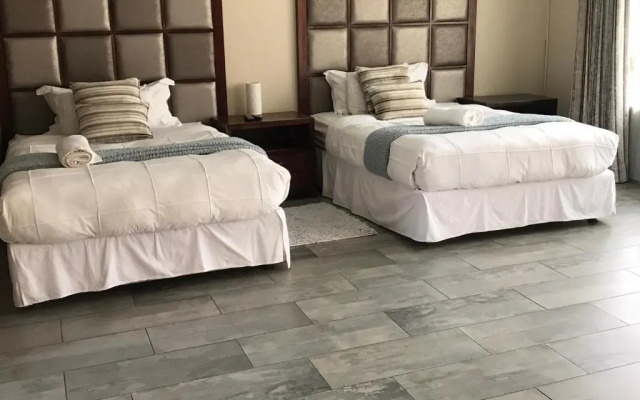 Vqs Guesthouse (Adults Only)