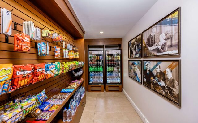 Hotel Fort Des Moines, Curio Collection by Hilton