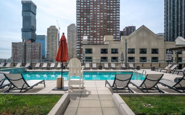 Bluebird Suites near PATH