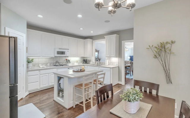 Spacious Urban Uptown Retreat 3 Bedroom Townhouse