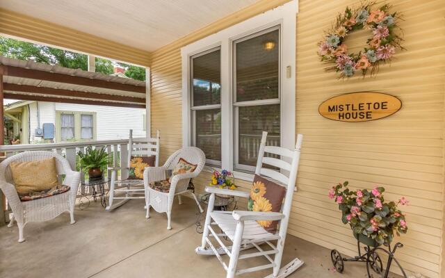 Mistletoe House in Fredericksburg