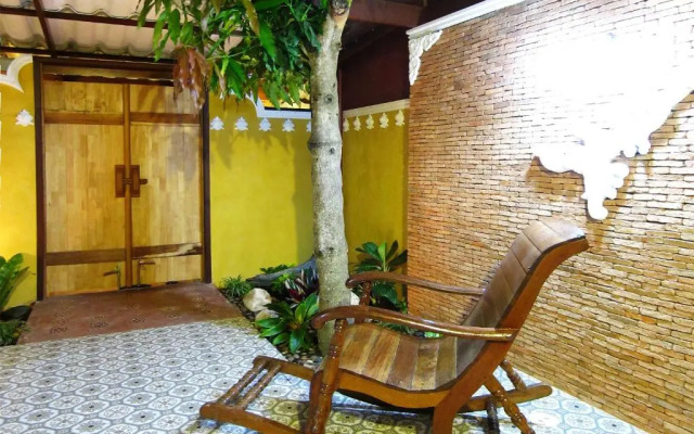 Forest Bungalows & Mama's Restaurant