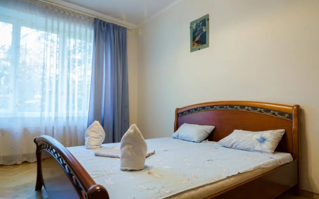 Three Bedrooms Apartment,   Doroshenka ,57
