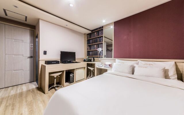 Shine Hotel
