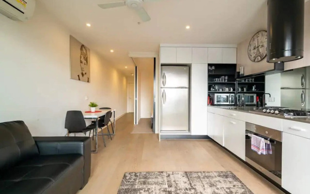 Modern 1 Bedroom Apartment in St Kilda