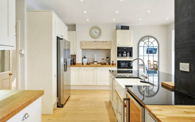 6 Bedroom Edwardian House in Bath