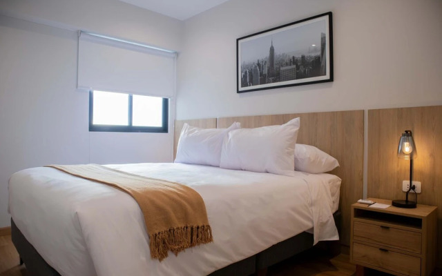 Picturesque 2BR With Fantastic Pool in Miraflores