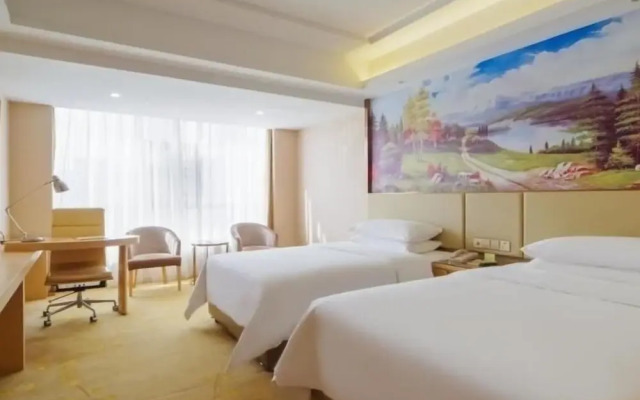 Vienna Hotel (Yiyang Heshan Xiufeng Park)