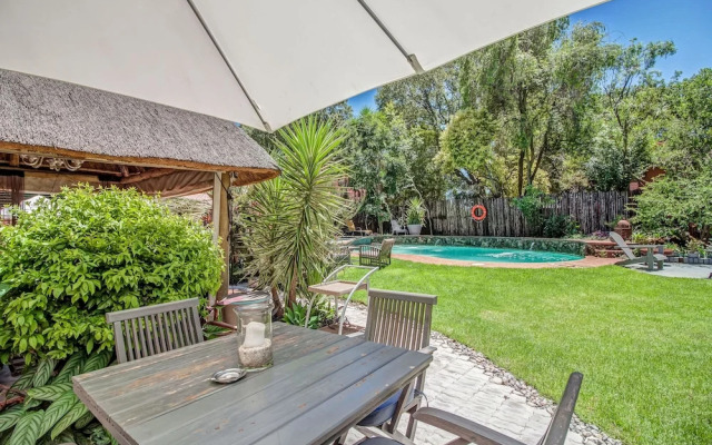 Sitatunga Guest Lodge & Transfers