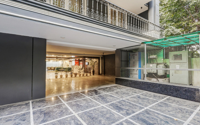 Super Townhouse Oak Udyog Vihar