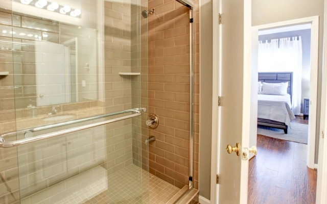 4 Bedroom, Parkside Terrace Lane