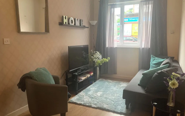 Absolute Stay in Sherwood-free Parking-east Midlands Airport-contractors-family