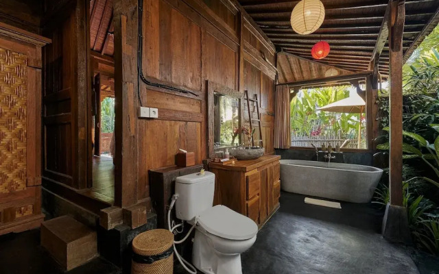 Kawan Antique Ubud Villa
