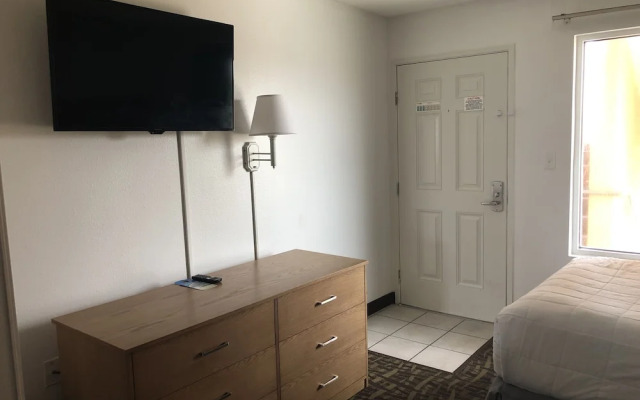 Beachcomber Beachfront Hotel, a By The Sea Resort