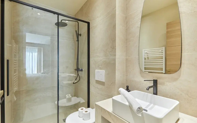 Incredible AC Apartment 3 Bedrooms Center of Paris