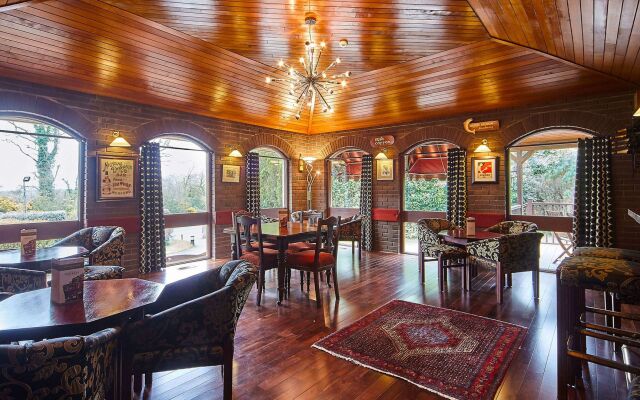 The Cedar Lodge Hotel and Restaurant