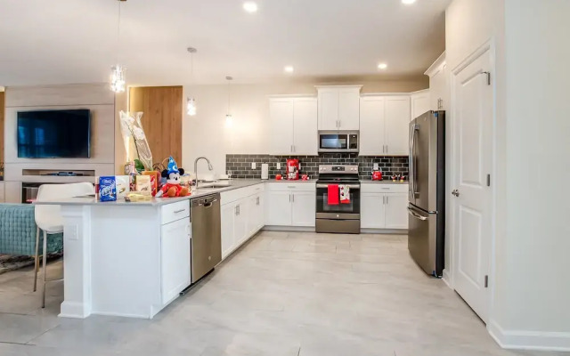 9 Bed 5 Ba Villa with Games, Pool & Spa