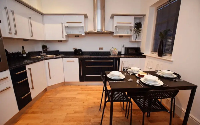 Derby 2 Bed House - University & City