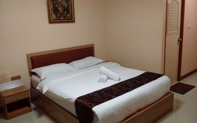 ZEN Rooms Inthamara Soi 49