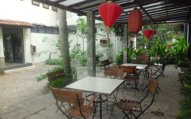 Shinju Apartment