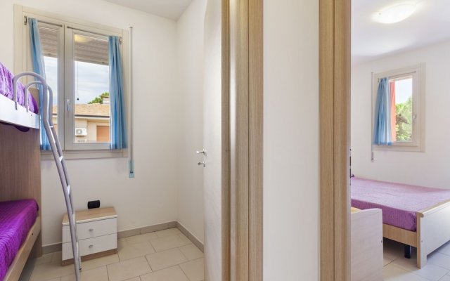 Spacious Apartment in Rosolina Mare near Beach