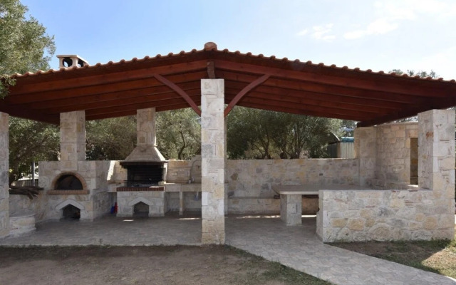 Svetlana s Family Right House by Travelpro S