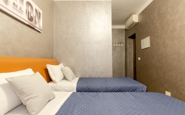 4-bdr Apt Among Colosseum&termini 10-people