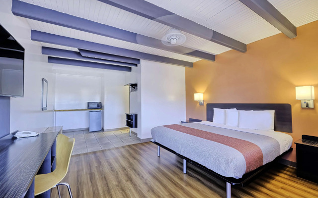 Motel 6 Sullivan, MO