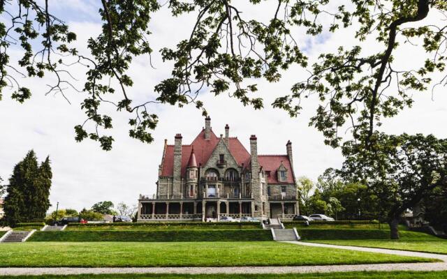 Dashwood Manor Seaside Bed & Breakfast