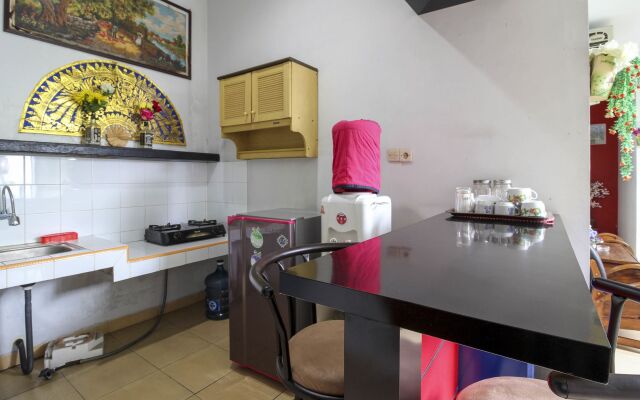 RedDoorz Plus near Hartono Mall