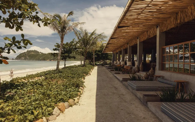 Amber Lombok Beach Resort