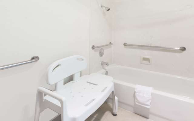 Howard Johnson by Wyndham Roseburg